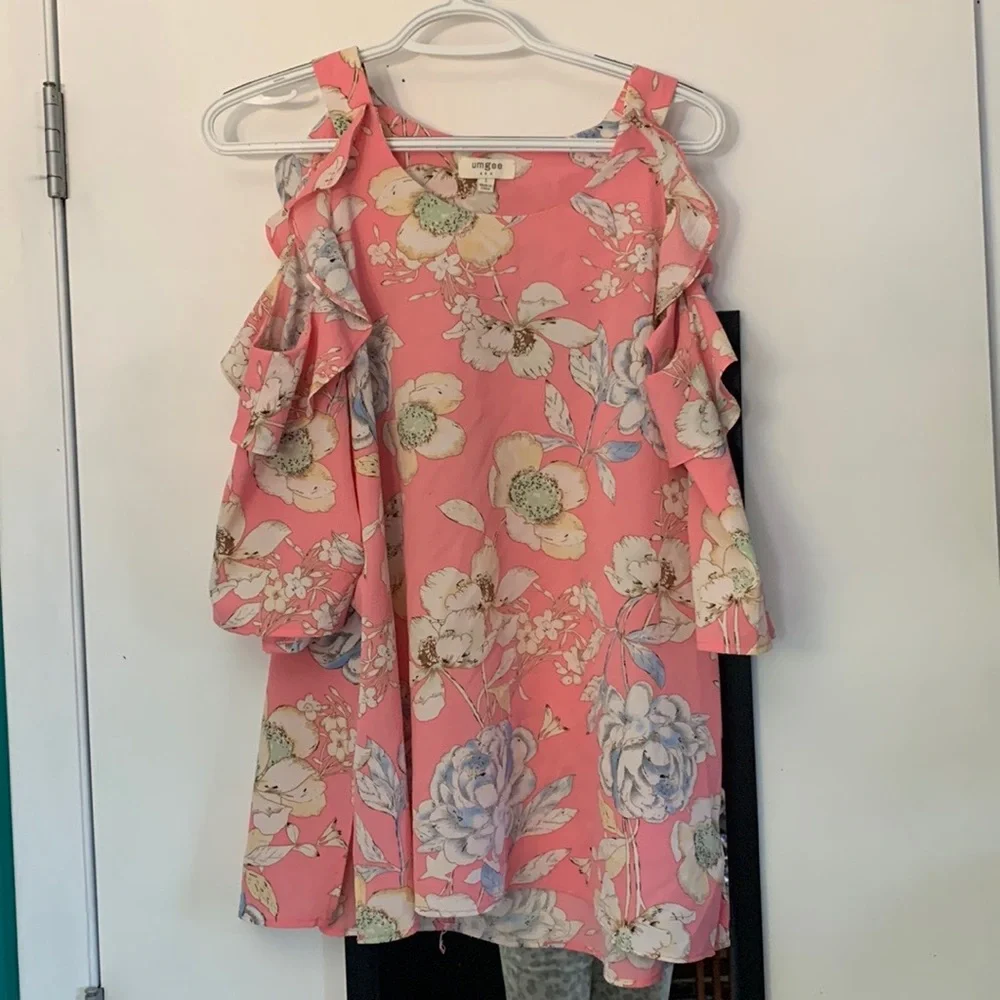 Cold Shoulder Top - Picture 2 of 9